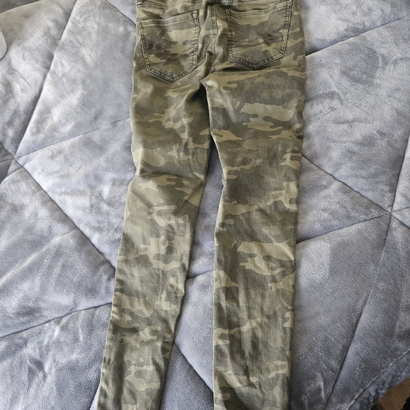 American Eagle Camo Skinny Jeans - Picture 2 of 3